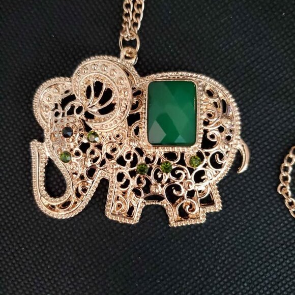 🐘 Sparkling Gold Trunks-Up Elephant Necklace: A Symbol of Elegance & Luck 🐘 - Picture 2 of 4